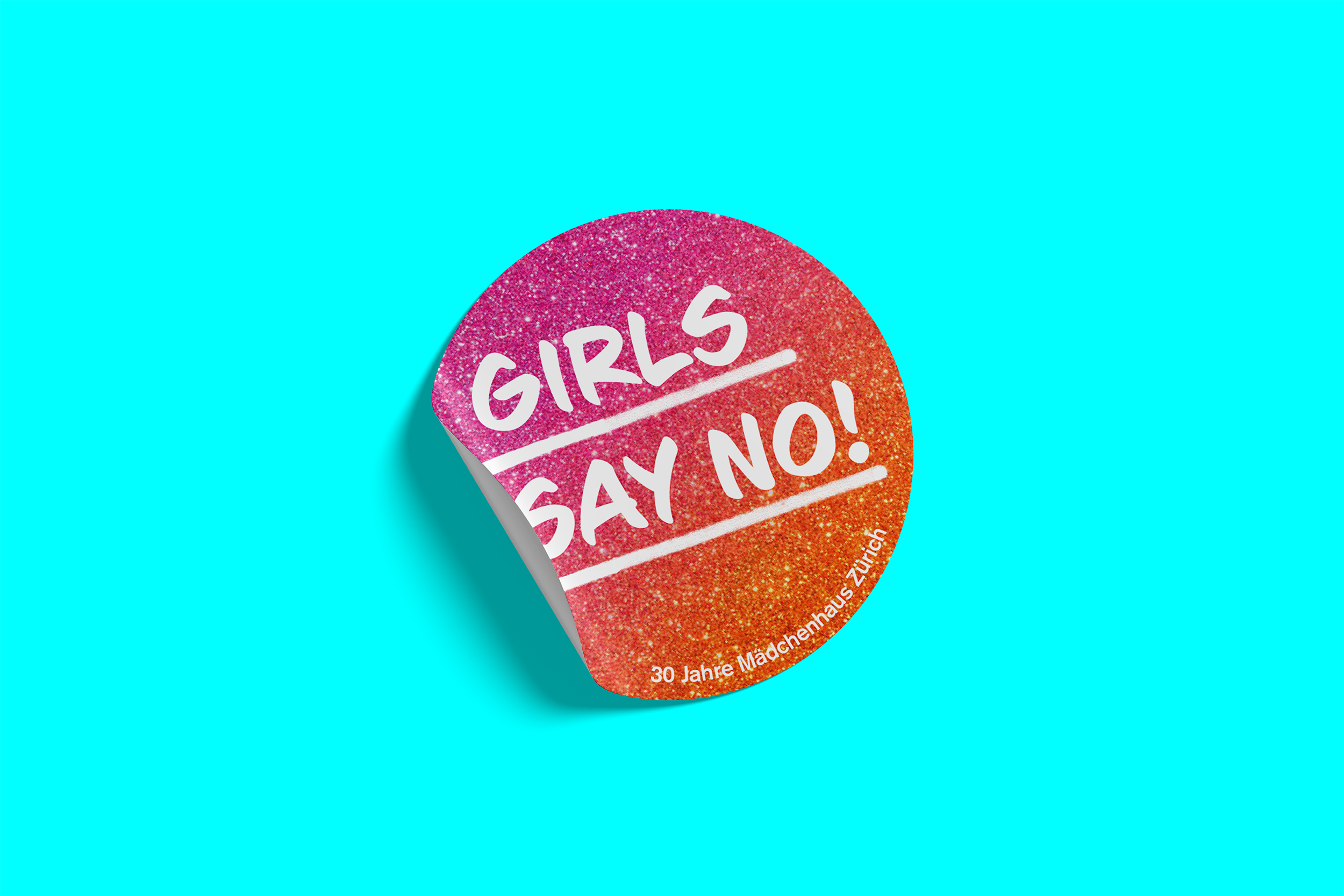 Sticker mit dem Slogan "Girls Say No!" zum 30-jährigen Jubiläum des Mädchenhauses Zürich.