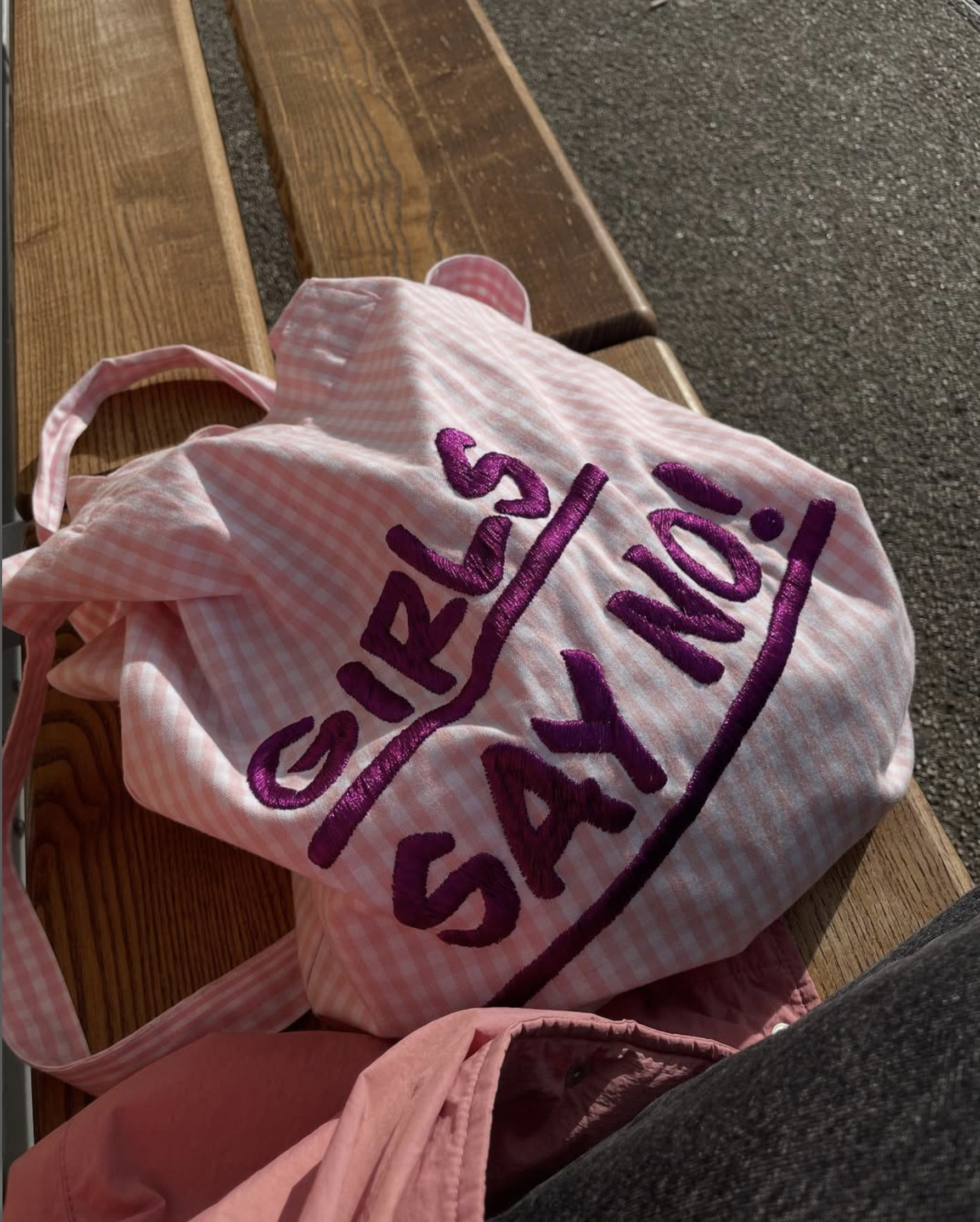 Tasche mit dem Slogan "Girls Say No!" zum 30-jährigen Jubiläum des Mädchenhauses Zürich.
