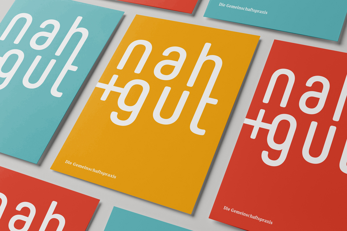 Postkarten-Designs der Gemeinschaftspraxis Nah und Gut in verschiedenen Farben